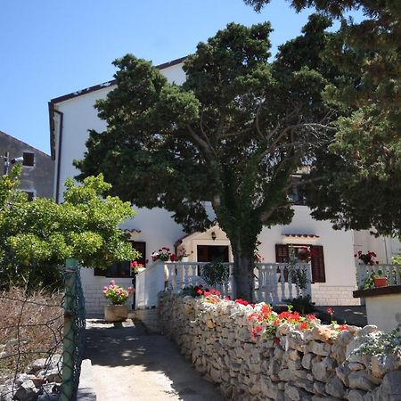 Apartments And Rooms With Parking Space Cunski, Losinj - 2498 외부 사진