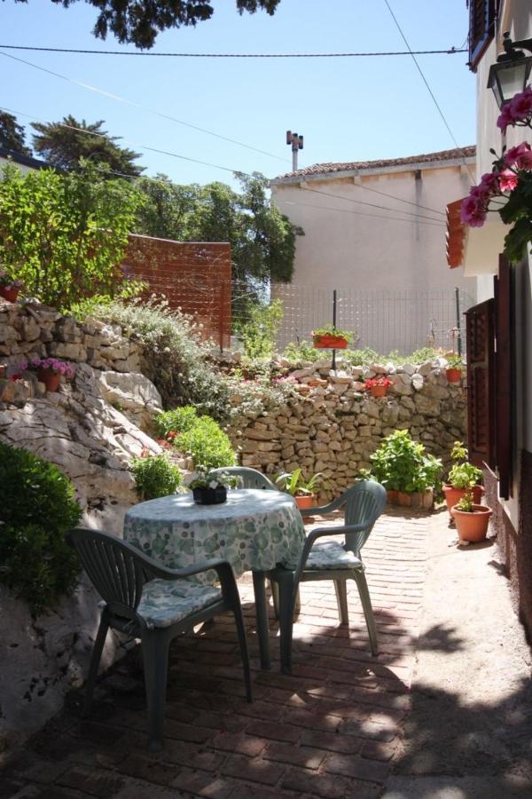 Apartments And Rooms With Parking Space Cunski, Losinj - 2498 외부 사진