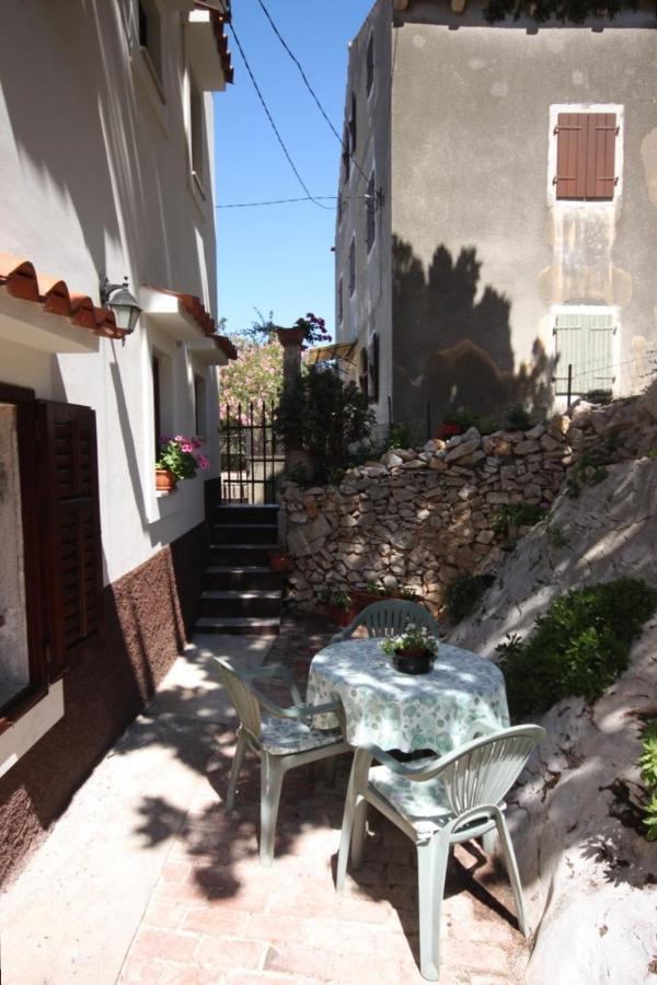 Apartments And Rooms With Parking Space Cunski, Losinj - 2498 외부 사진