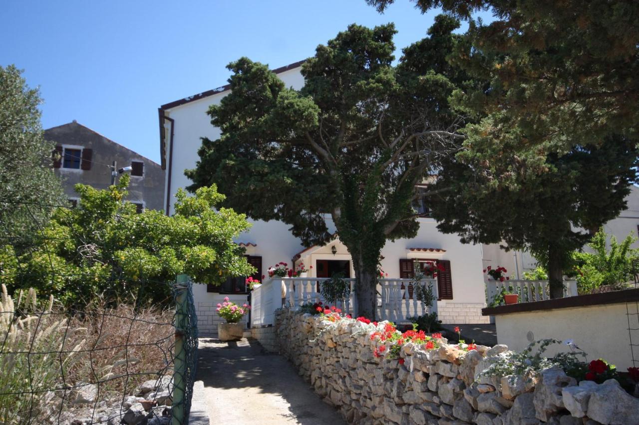 Apartments And Rooms With Parking Space Cunski, Losinj - 2498 외부 사진