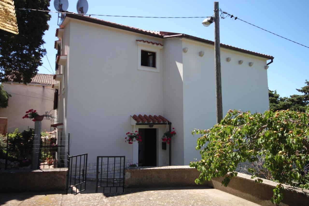 Apartments And Rooms With Parking Space Cunski, Losinj - 2498 외부 사진