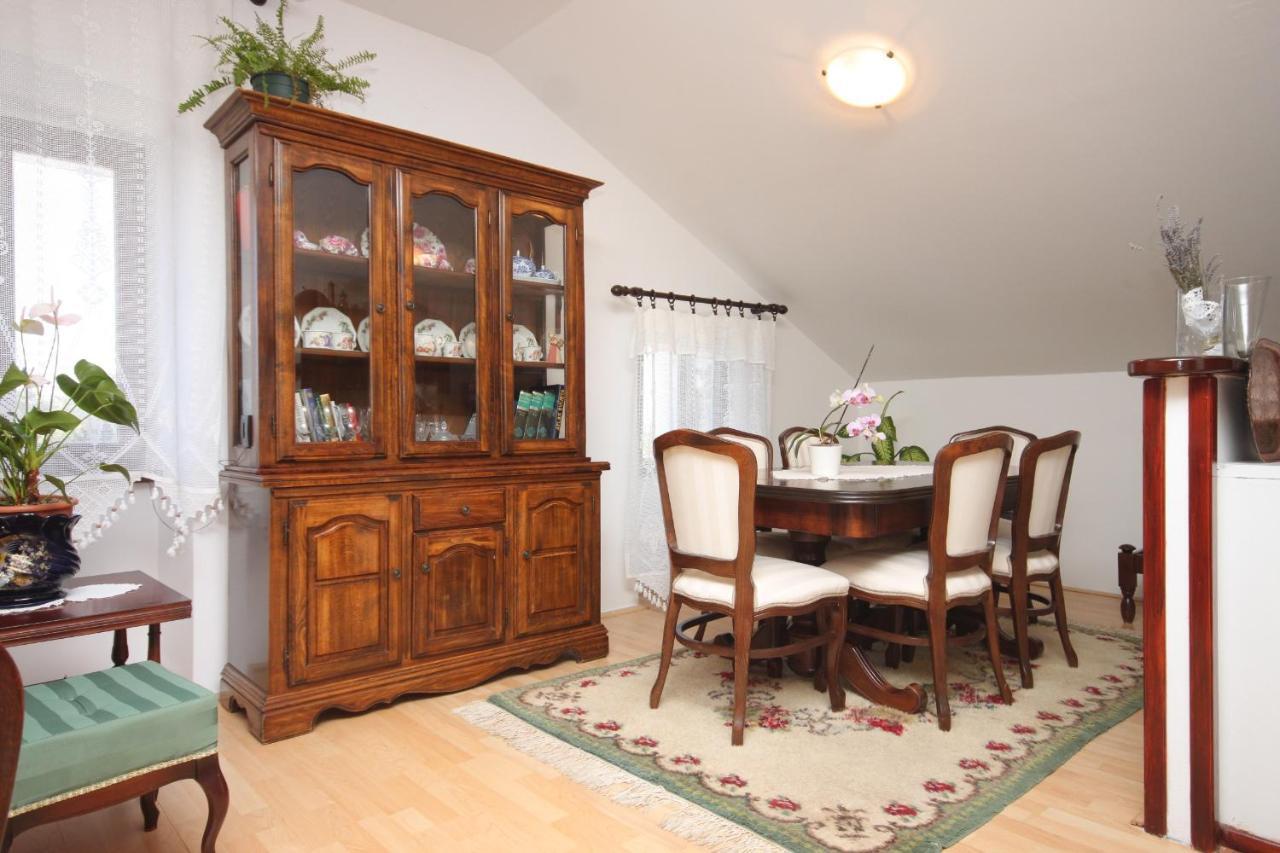 Apartments And Rooms With Parking Space Cunski, Losinj - 2498 외부 사진