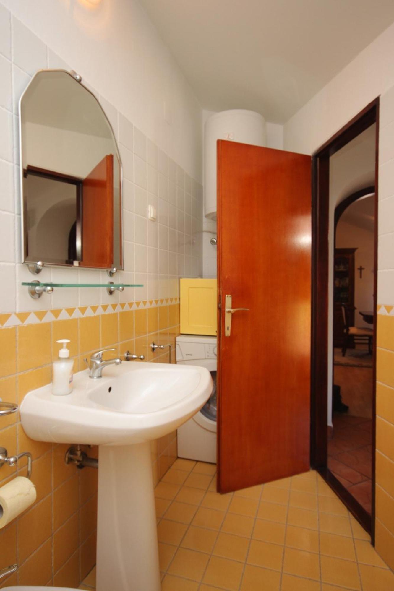 Apartments And Rooms With Parking Space Cunski, Losinj - 2498 객실 사진
